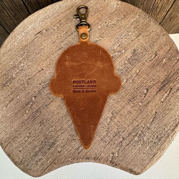 GRIZZLY PORTLAND Leather Ice Cream Scoop Purse Charm FAST SHIP PLG KEYCHAIN - Picture 3 of 3